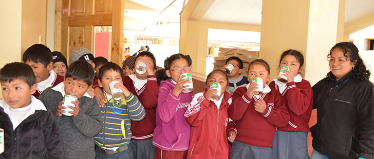 Niños de Morococha y Yauli fueron beneficiados con entrega de leche con cereales